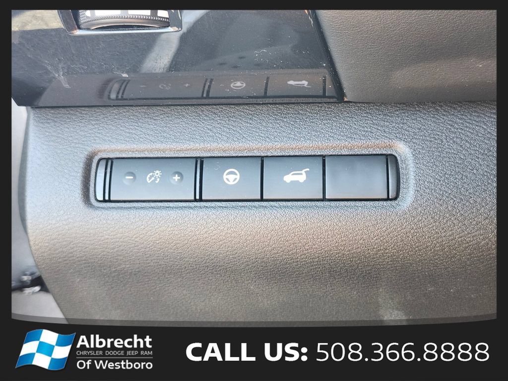 Used 2024 Nissan Pathfinder SV w/ SV Premium Package AWD/4WD image 26