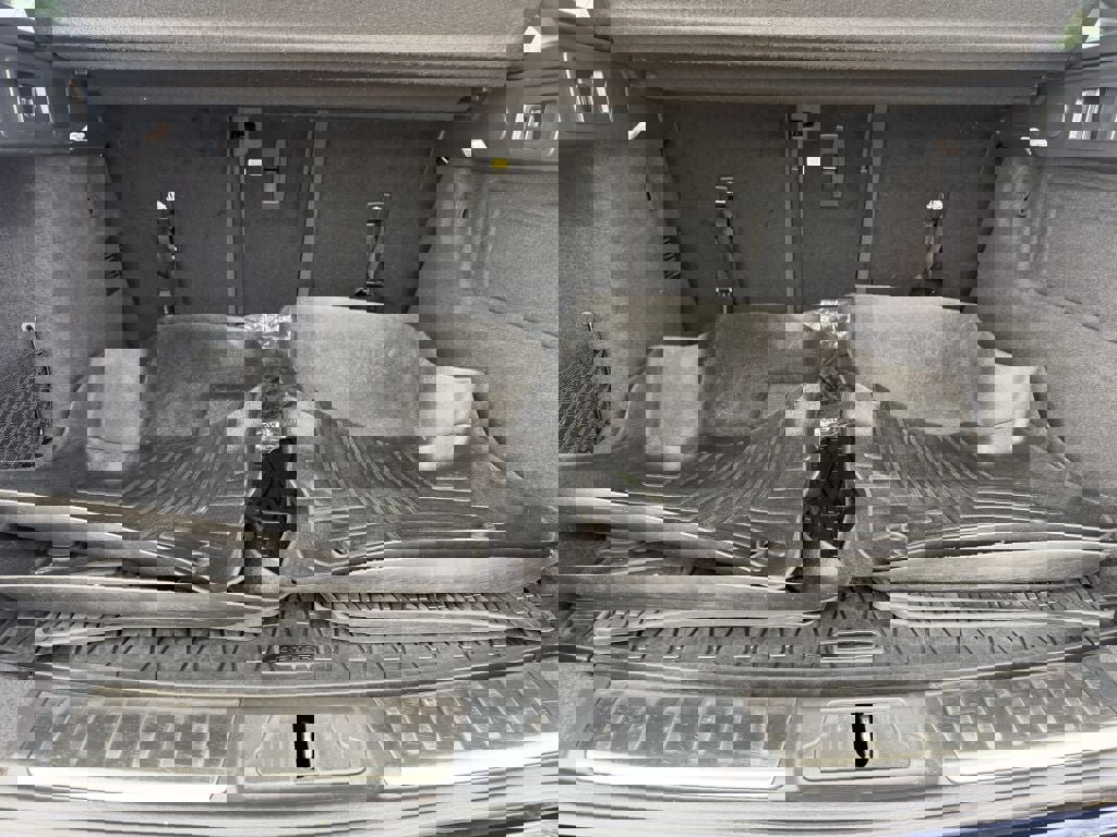 Used 2022 Jaguar F-PACE S image 28