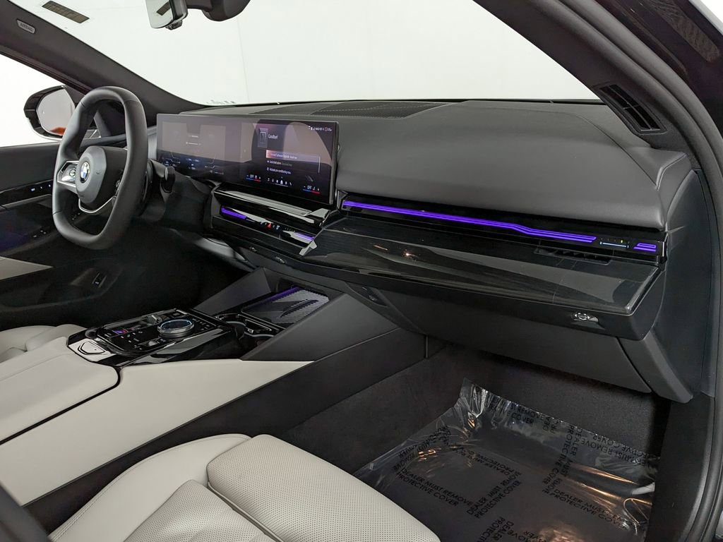 Used 2025 BMW 530i xDrive image 28