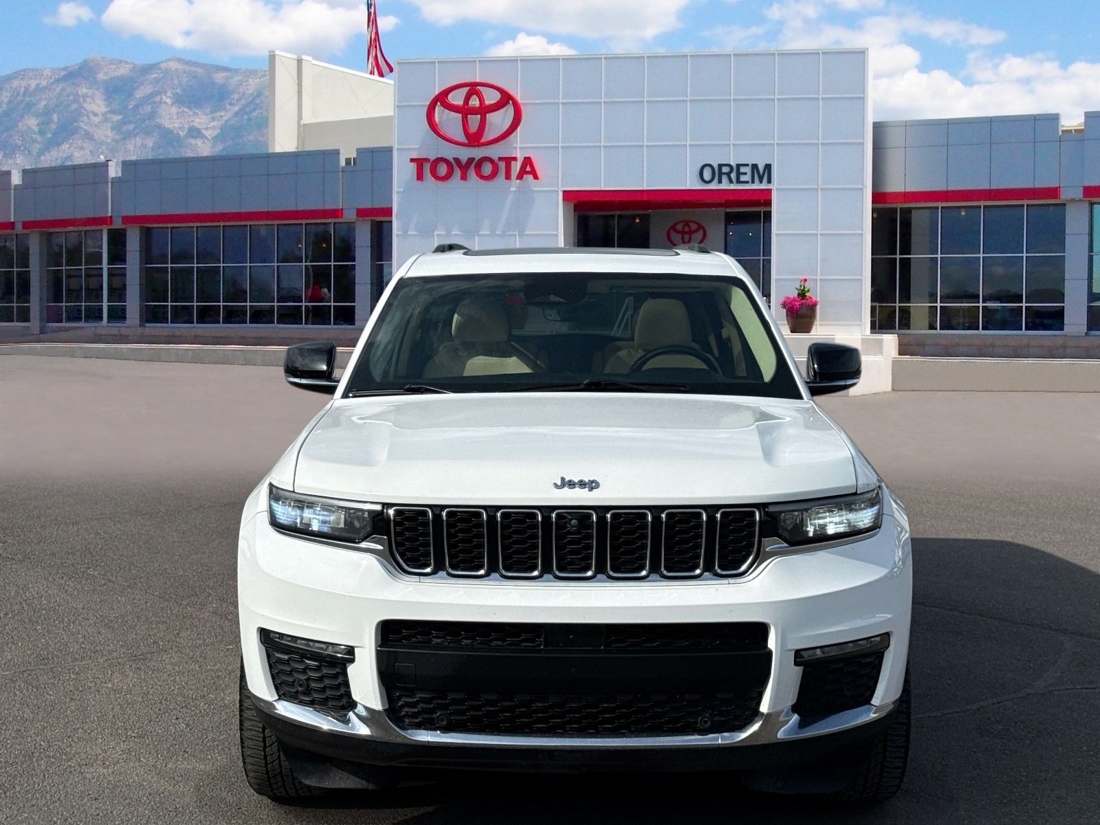 Used 2021 Jeep Grand Cherokee L Limited w/ Luxury Tech Group II AWD/4WD image 2
