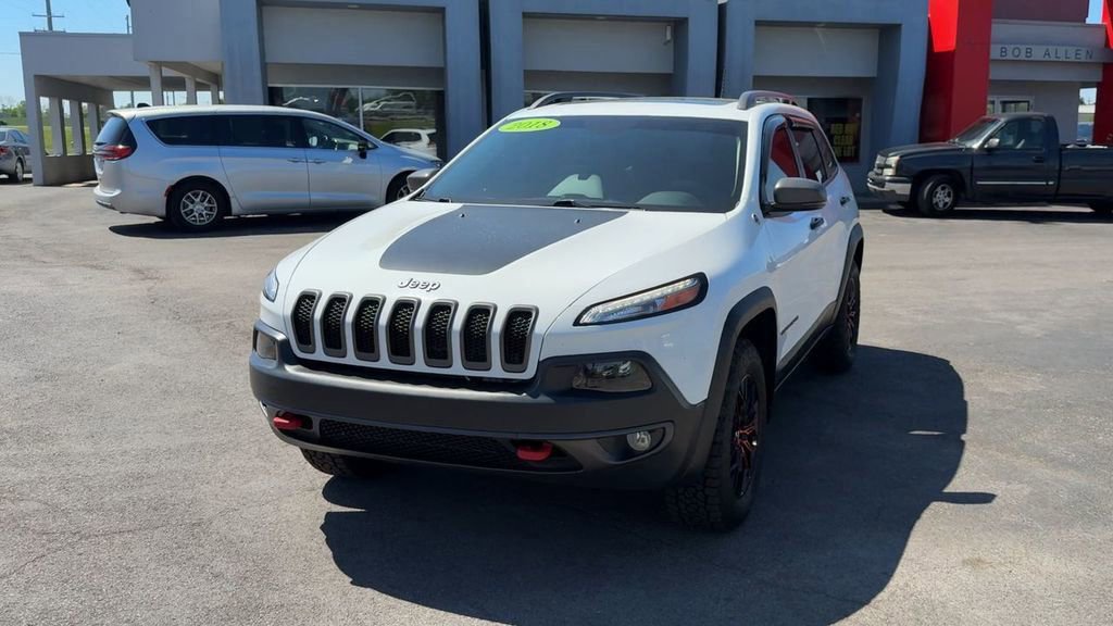 Used 2018 Jeep Cherokee Trailhawk w/ Comfort/Convenience Group AWD/4WD image 2