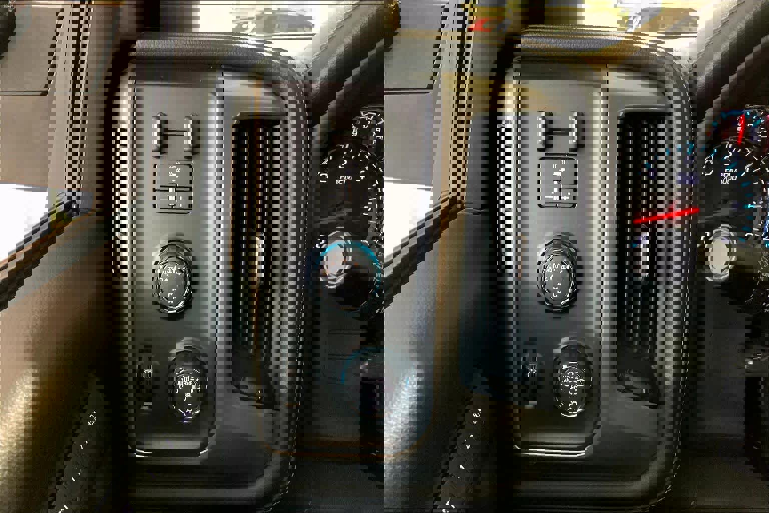 Used 2018 Chevrolet Silverado 1500 High Country image 33