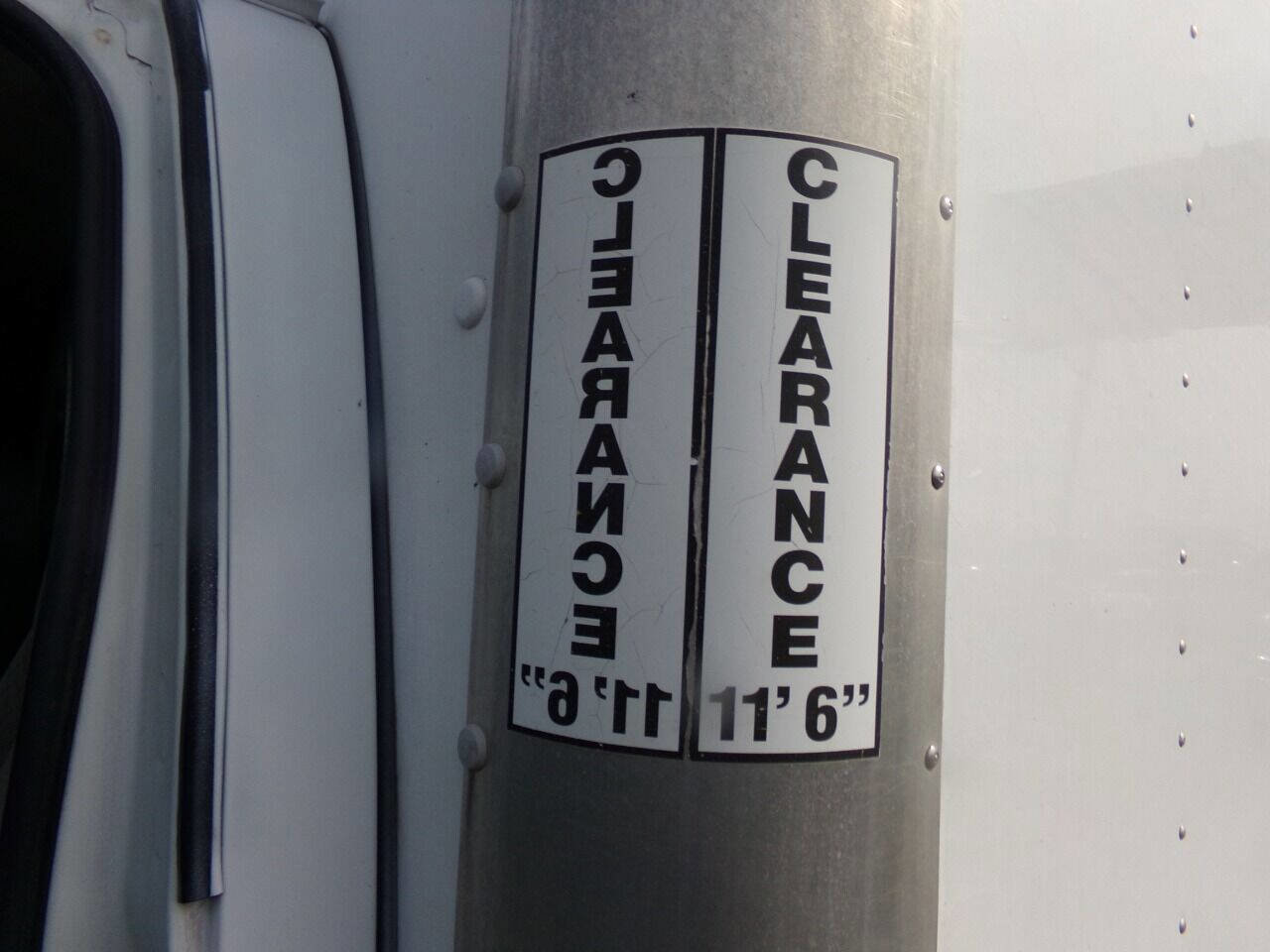 Used 2009 Chevrolet Express 3500 image 27