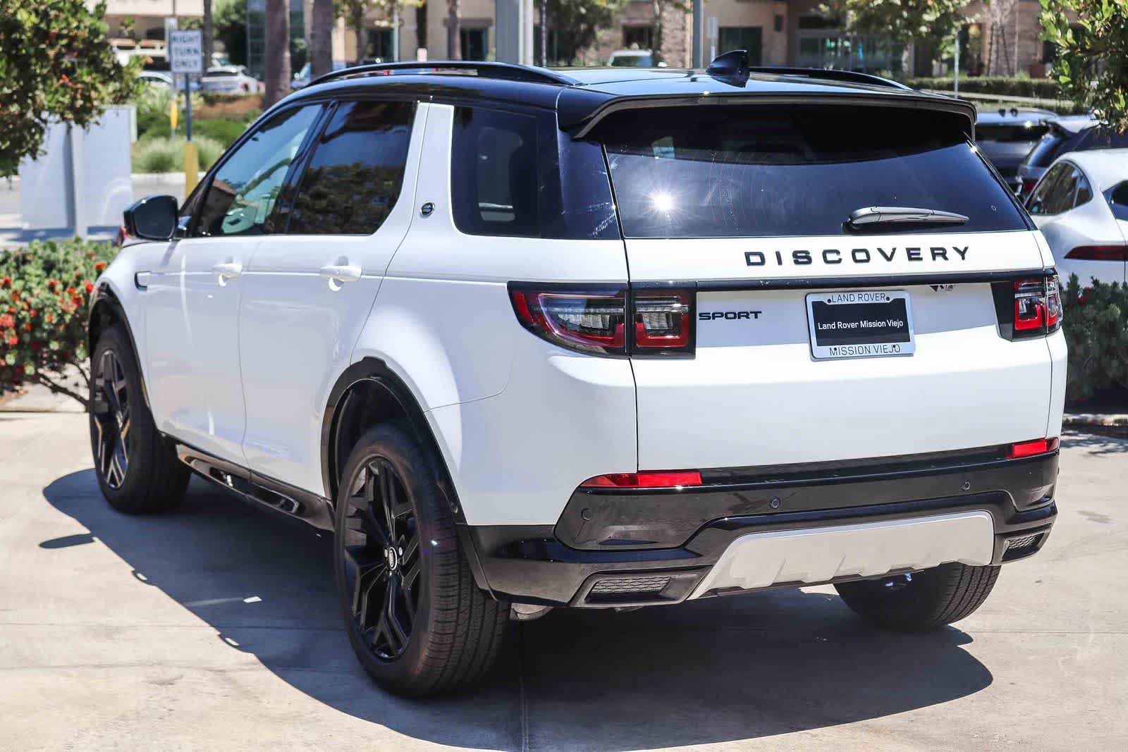 New 2026 Land Rover Discovery Sport Landmark AWD/4WD image 4