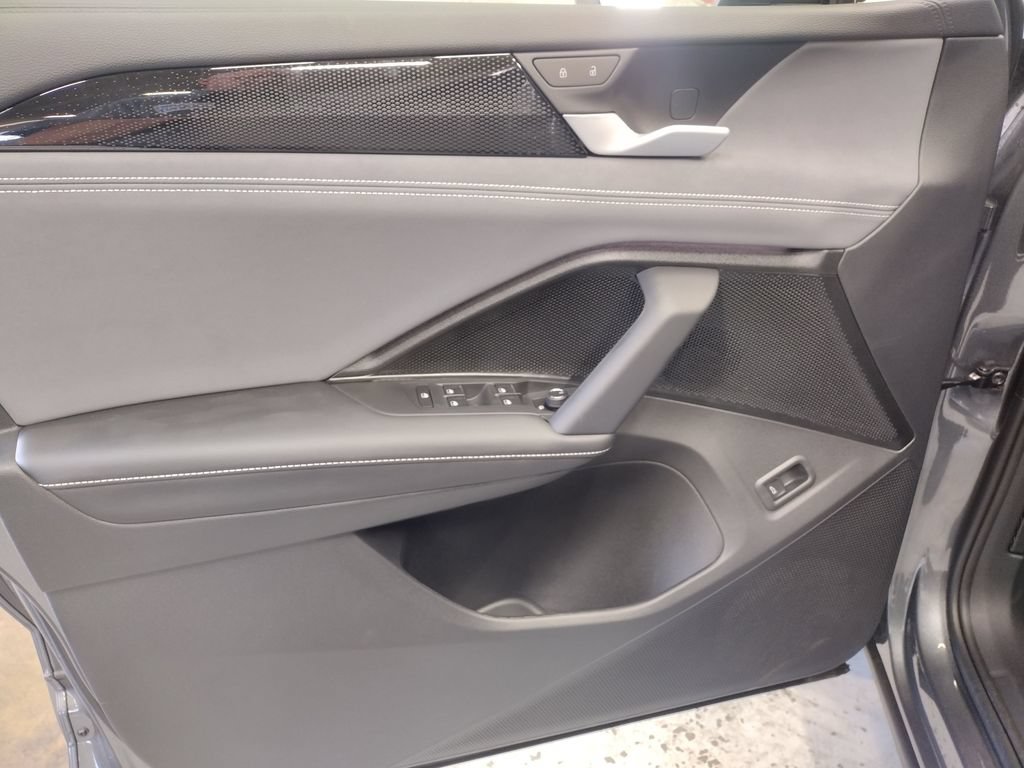 New 2026 Volkswagen Tiguan SE R-Line AWD/4WD image 23