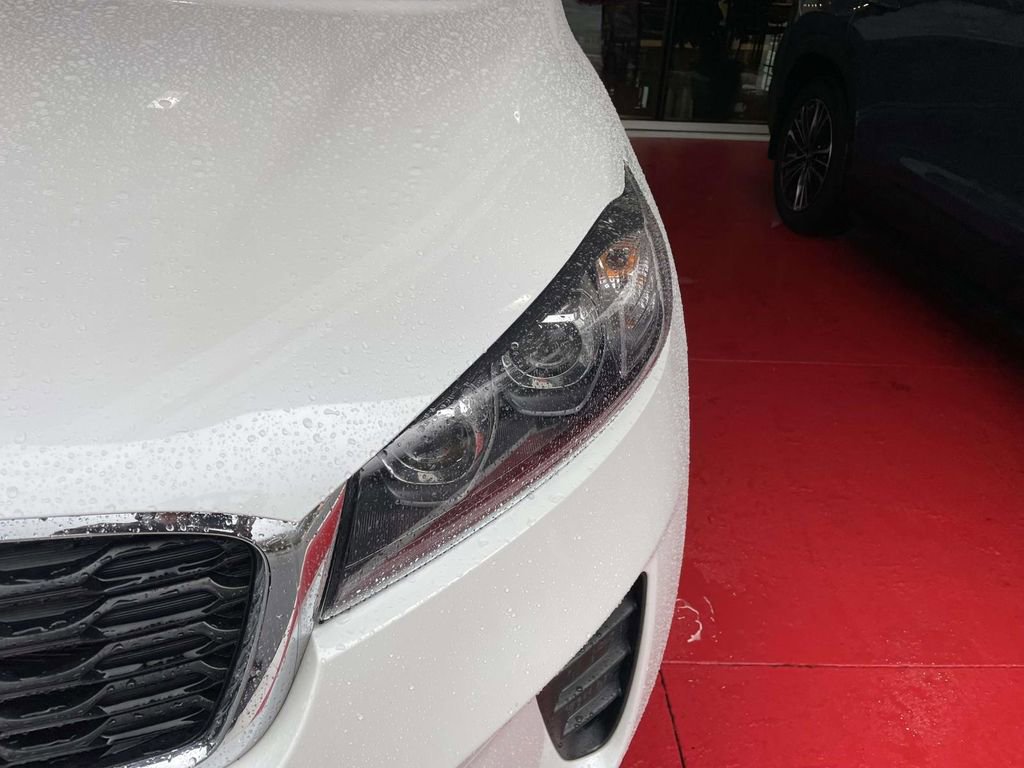 Used 2020 Kia Sorento LX image 12