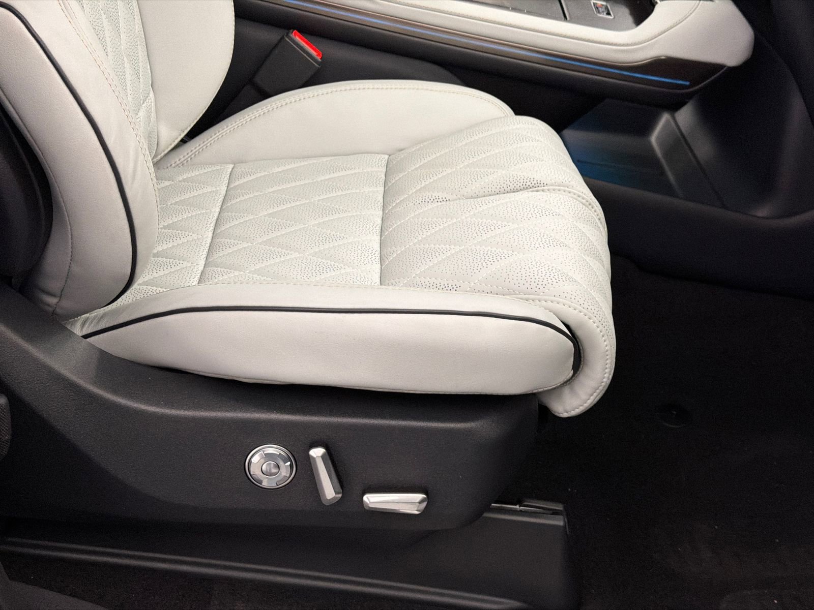 New 2026 Lincoln Navigator Black Label AWD/4WD image 14