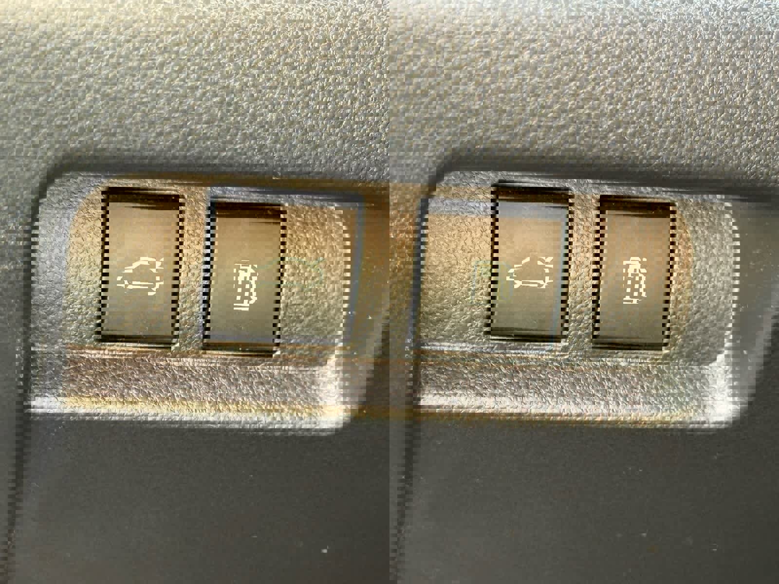 Used 2023 Toyota Crown Limited image 15