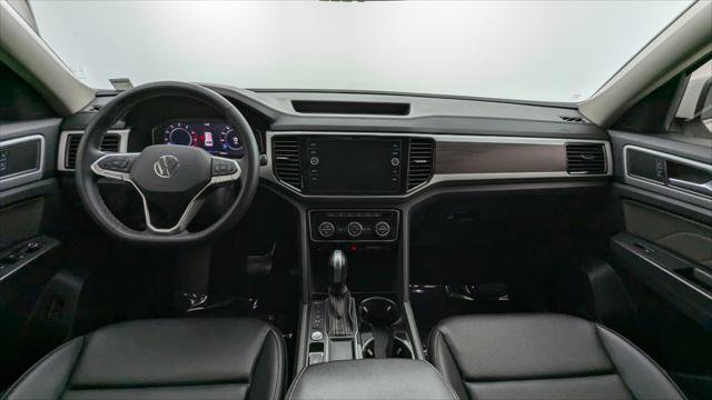 Used 2022 Volkswagen Atlas SE w/ Black Wheel Package image 23