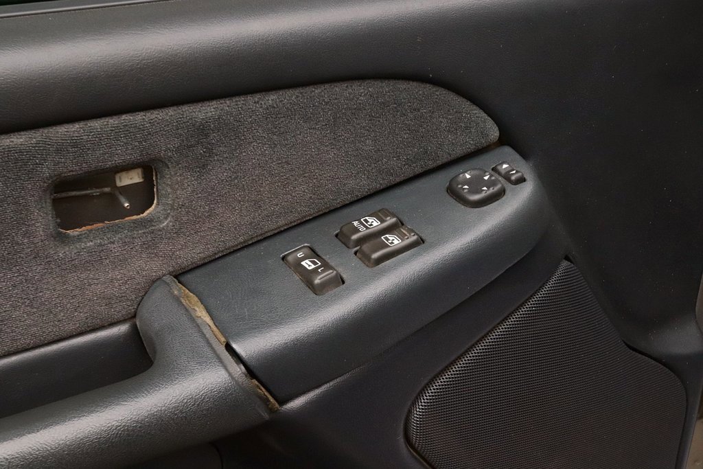 Used 2001 Chevrolet Silverado 2500 LS w/ Off-Road Skid Plate Pkg image 12