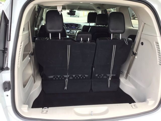 Used 2024 Chrysler Pacifica Touring-L FWD image 25
