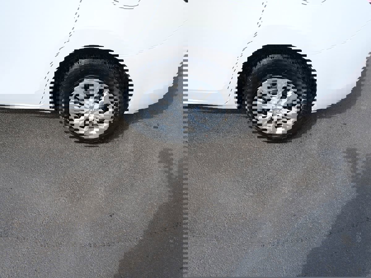 Used 2016 Toyota Corolla L image 34