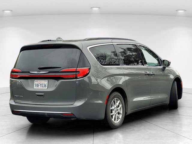 Used 2022 Chrysler Pacifica Touring-L image 6