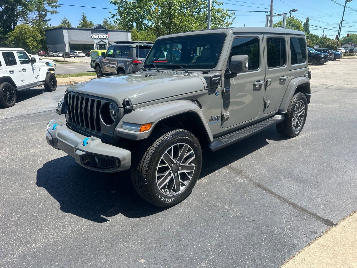 Used 2023 Jeep Wrangler Unlimited Sahara AWD/4WD image 7