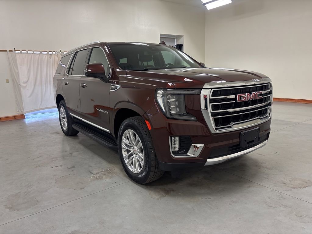 Used 2023 GMC Yukon SLT w/ SLT Luxury Package image 2