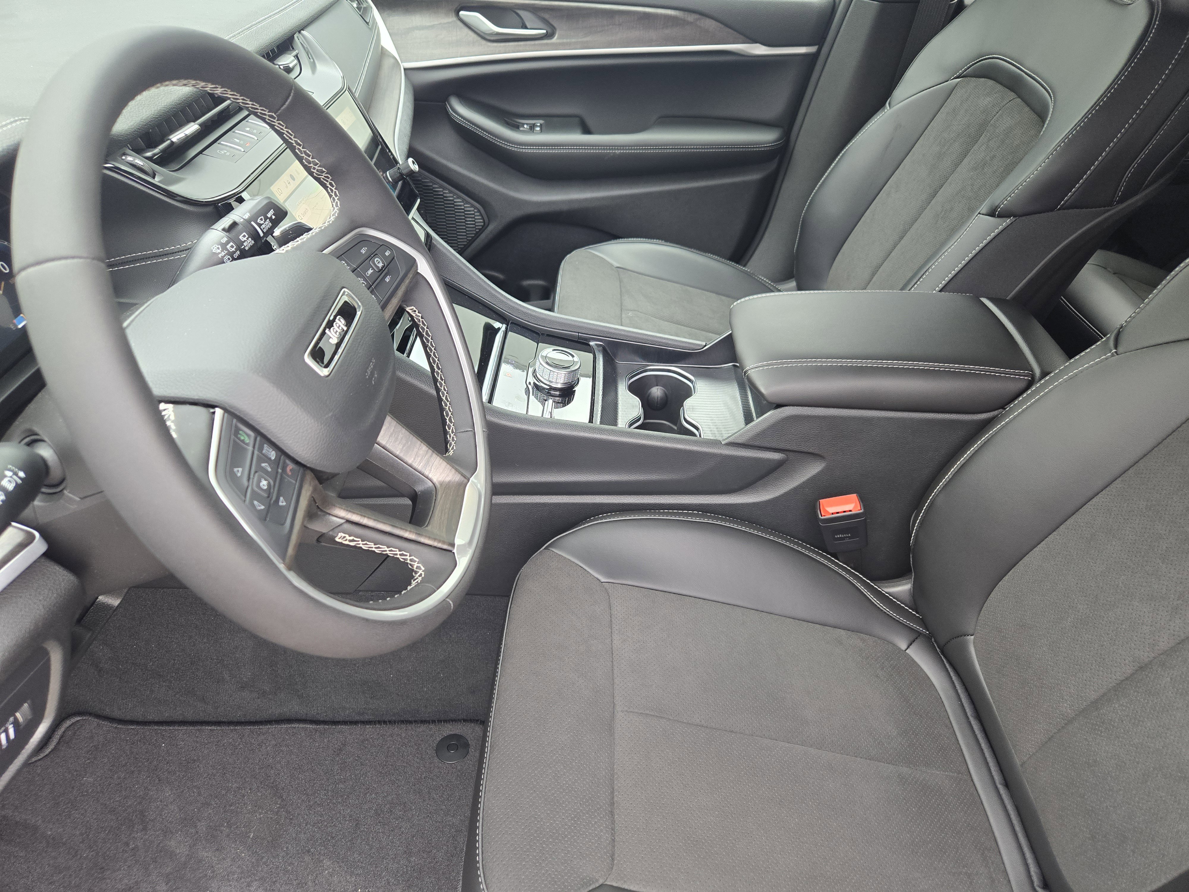 New 2026 Jeep Grand Cherokee Altitude image 10