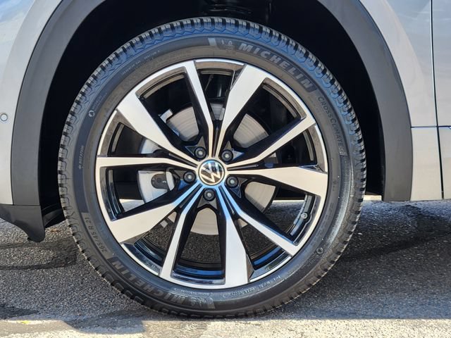 Certified 2024 Volkswagen Atlas SEL Premium R-Line AWD/4WD image 9