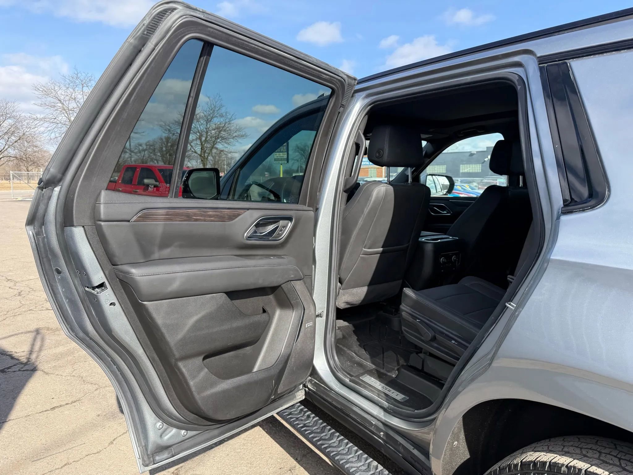 Used 2024 Chevrolet Tahoe Z71 w/ Luxury Package image 21