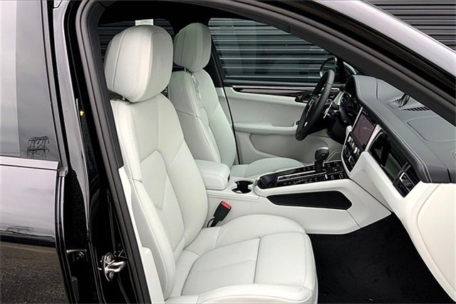 New 2025 Porsche Macan image 25