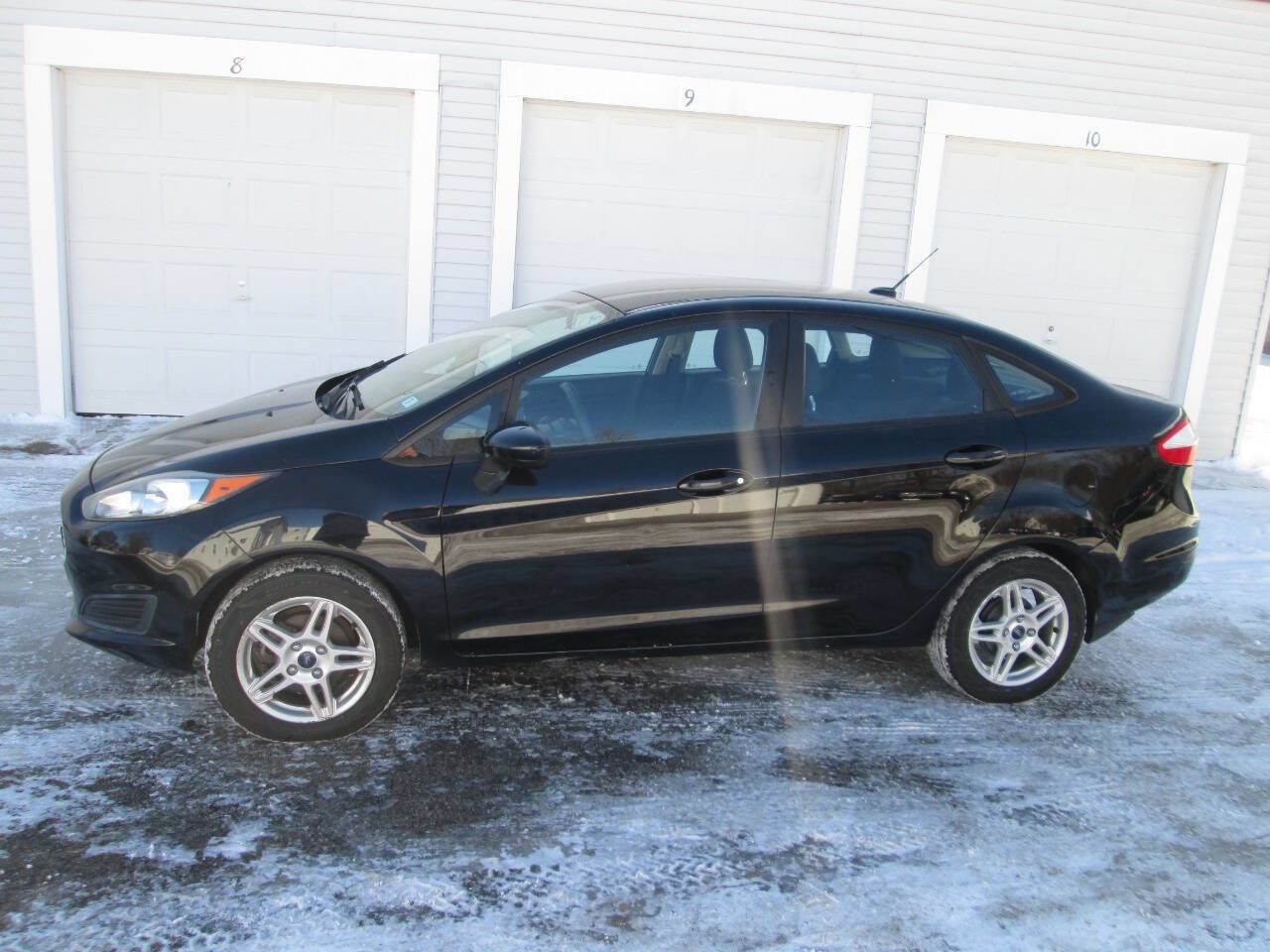 Used 2017 Ford Fiesta SE image 3