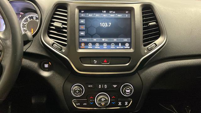 Used 2020 Jeep Cherokee Trailhawk AWD/4WD image 12