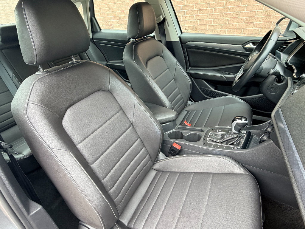 Used 2024 Volkswagen Jetta SE FWD image 22