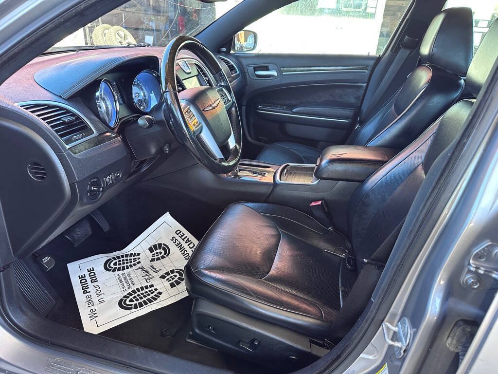 Used 2013 Chrysler 300 C RWD image 11