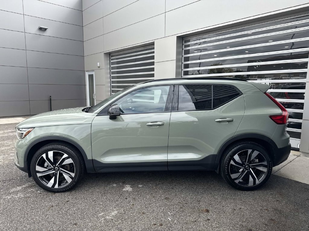 Used 2023 Volvo XC40 B5 Ultimate w/ Climate Package AWD/4WD image 4