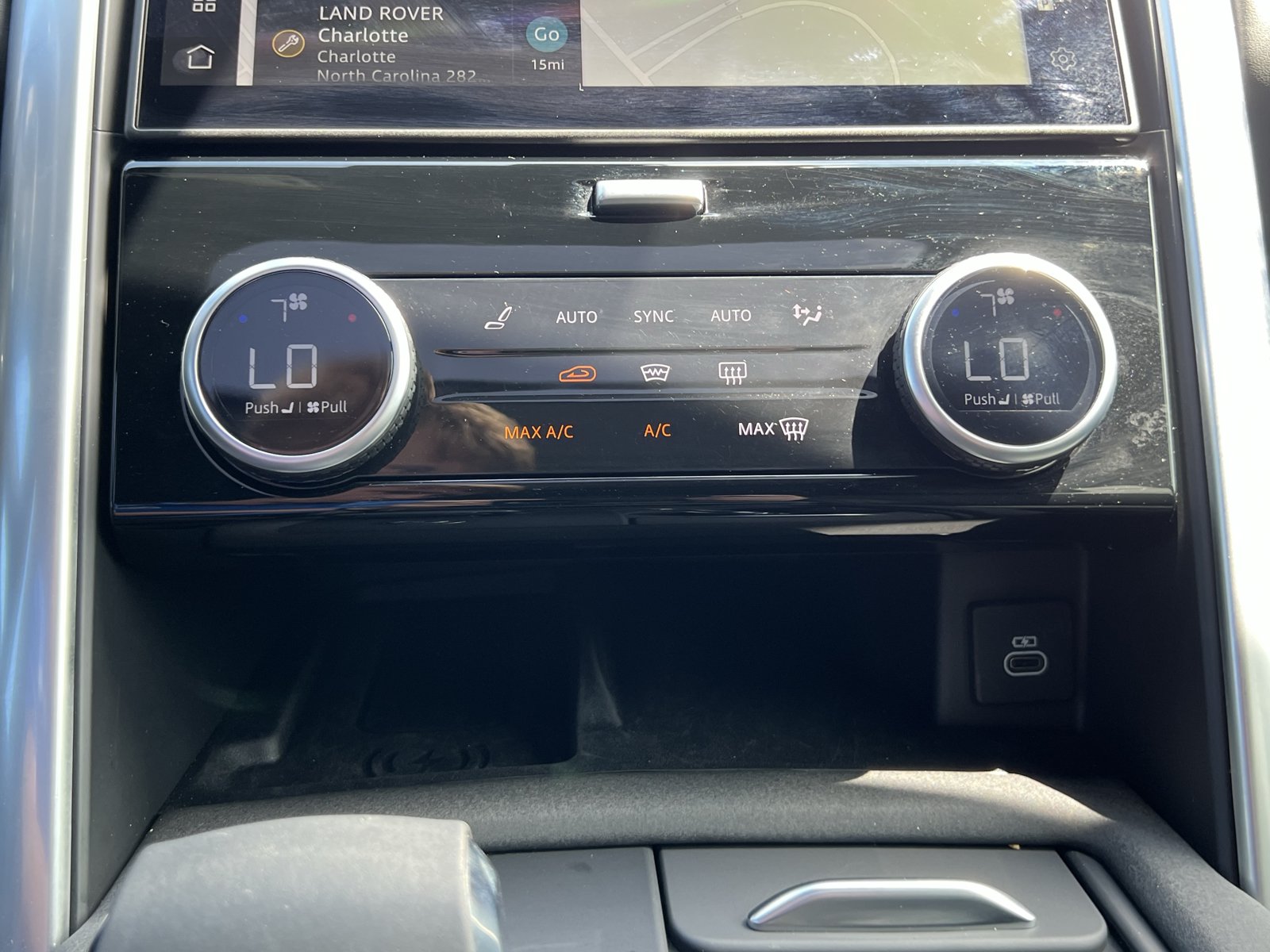 Used 2025 Land Rover Discovery Metropolitan Edition AWD/4WD image 28