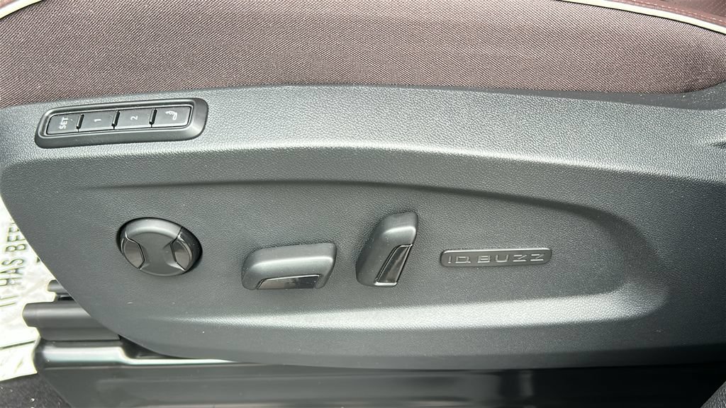 New 2025 Volkswagen ID. Buzz Pro S RWD image 11