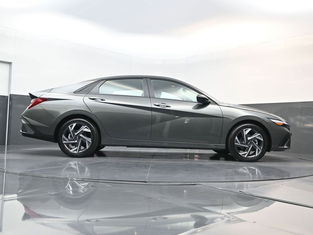 Certified 2025 Hyundai Elantra SEL image 15