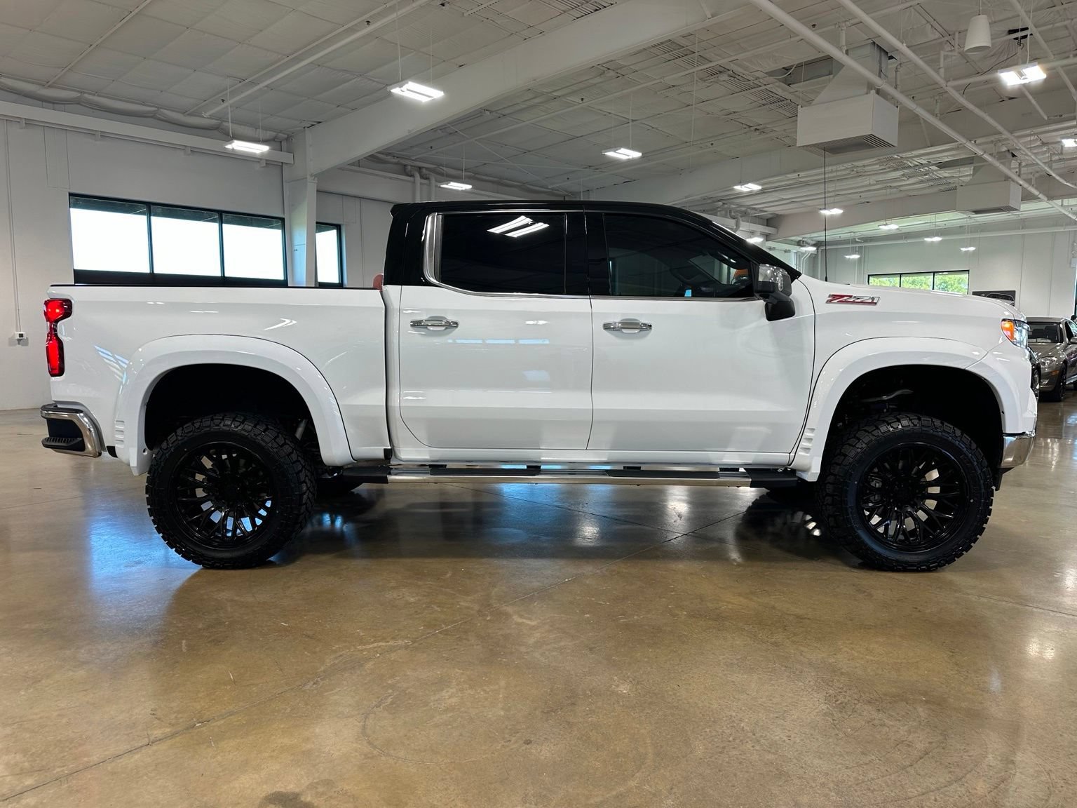 Used 2025 Chevrolet Silverado 1500 LTZ w/ Z71 Off-Road Package AWD/4WD image 9