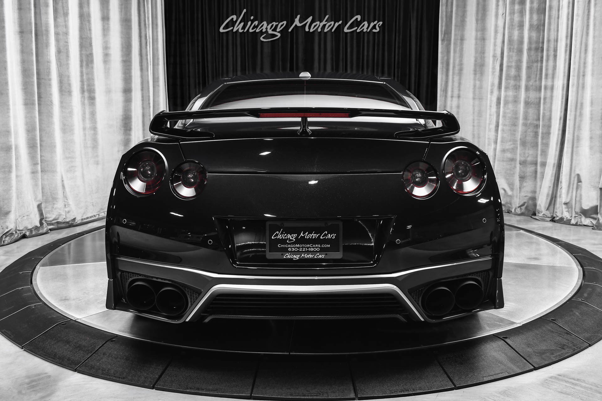 Used 2017 Nissan GT-R Premium w/ Premium Interior Package AWD/4WD image 4