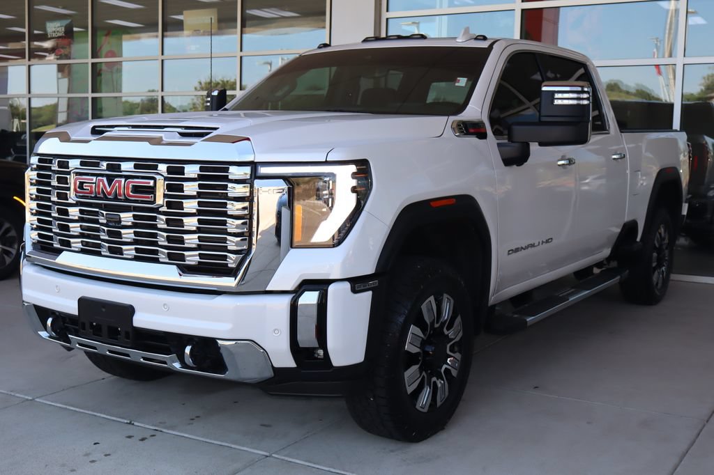 Used 2024 GMC Sierra 2500 Denali w/ Denali Reserve Package AWD/4WD image 3