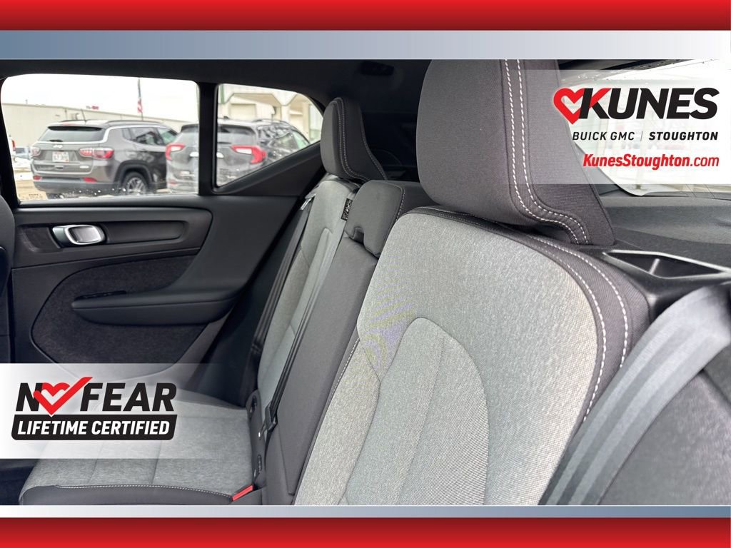 Used 2024 Volvo XC40 B5 Core image 37