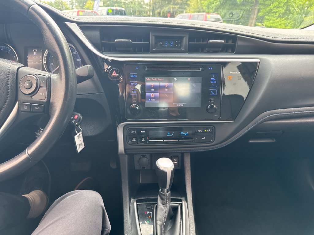 Used 2017 Toyota Corolla SE FWD image 18