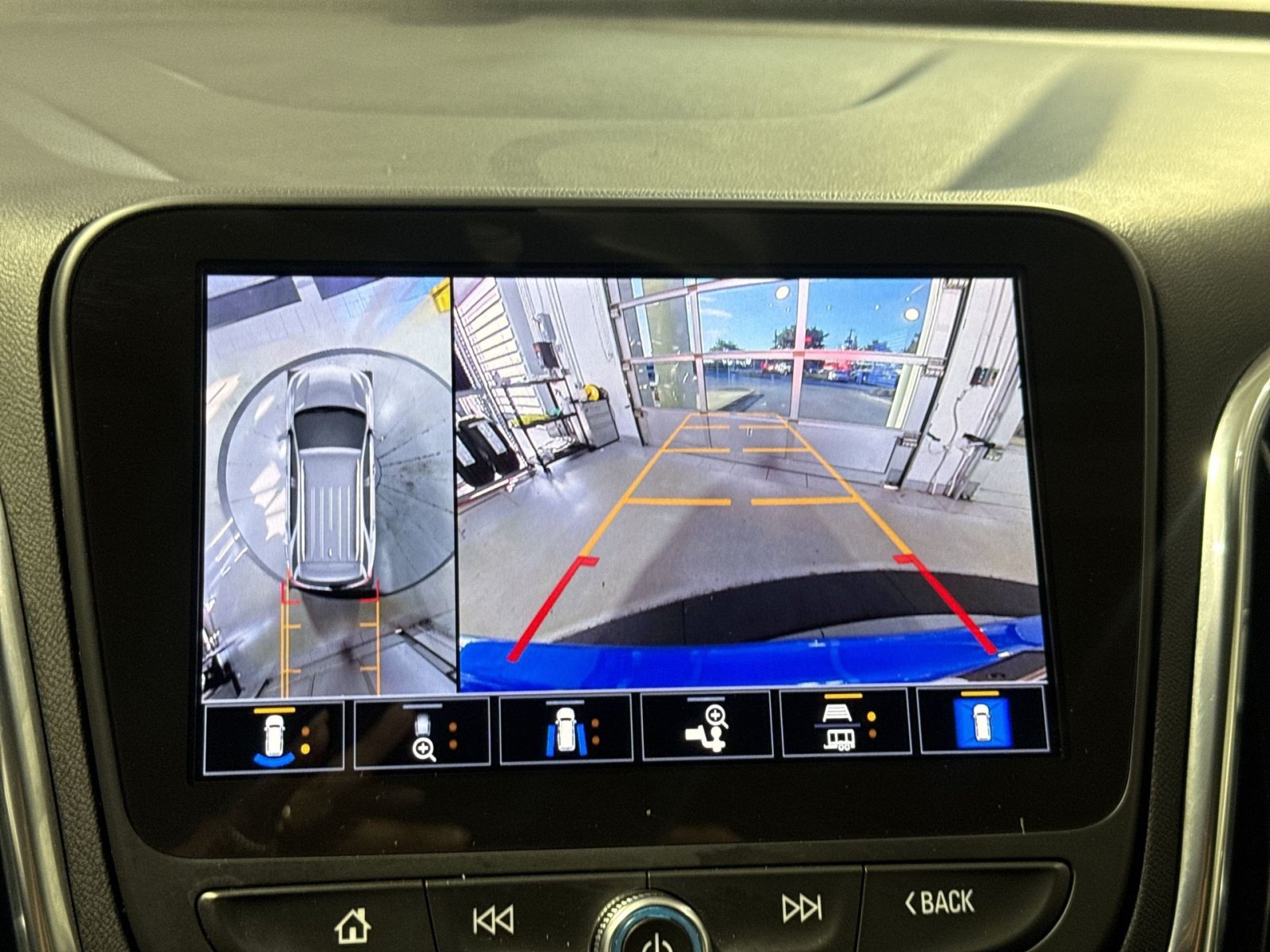 Used 2024 Chevrolet Equinox LT FWD image 20
