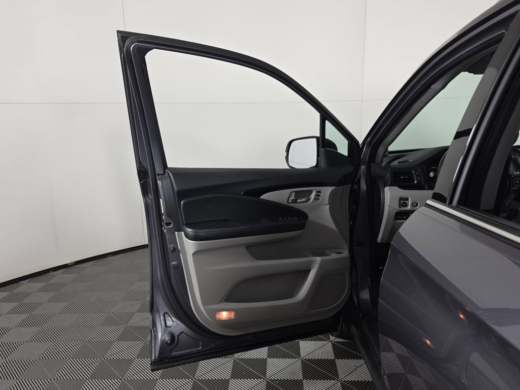 Used 2016 Honda Pilot Touring image 21
