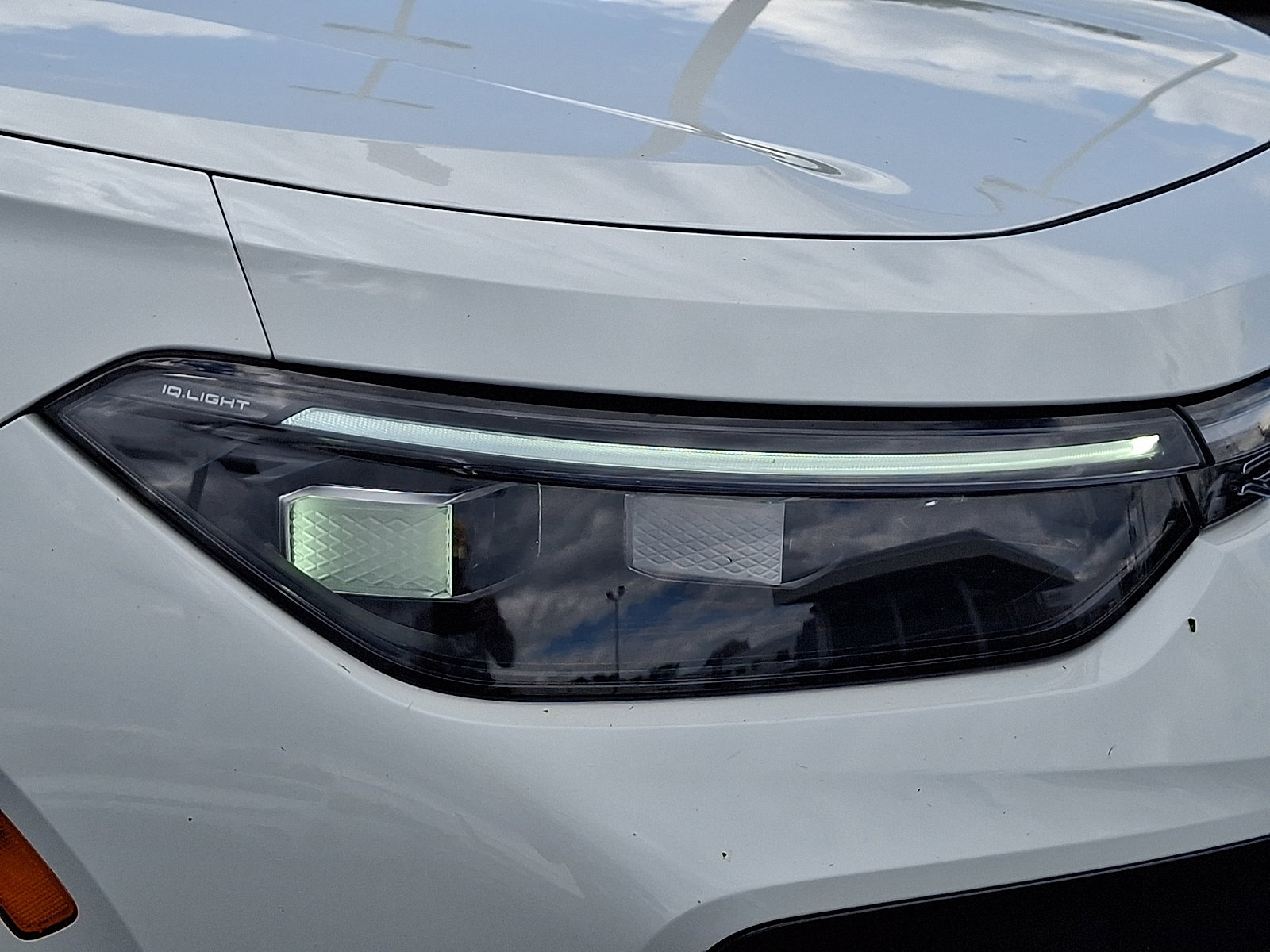 Certified 2025 Volkswagen Tiguan SEL R-Line AWD/4WD image 9