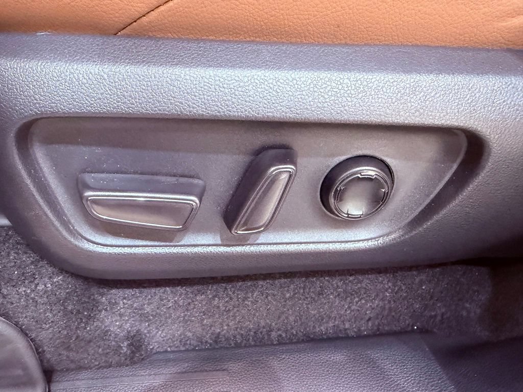 Used 2025 Toyota 4Runner Limited AWD/4WD image 22