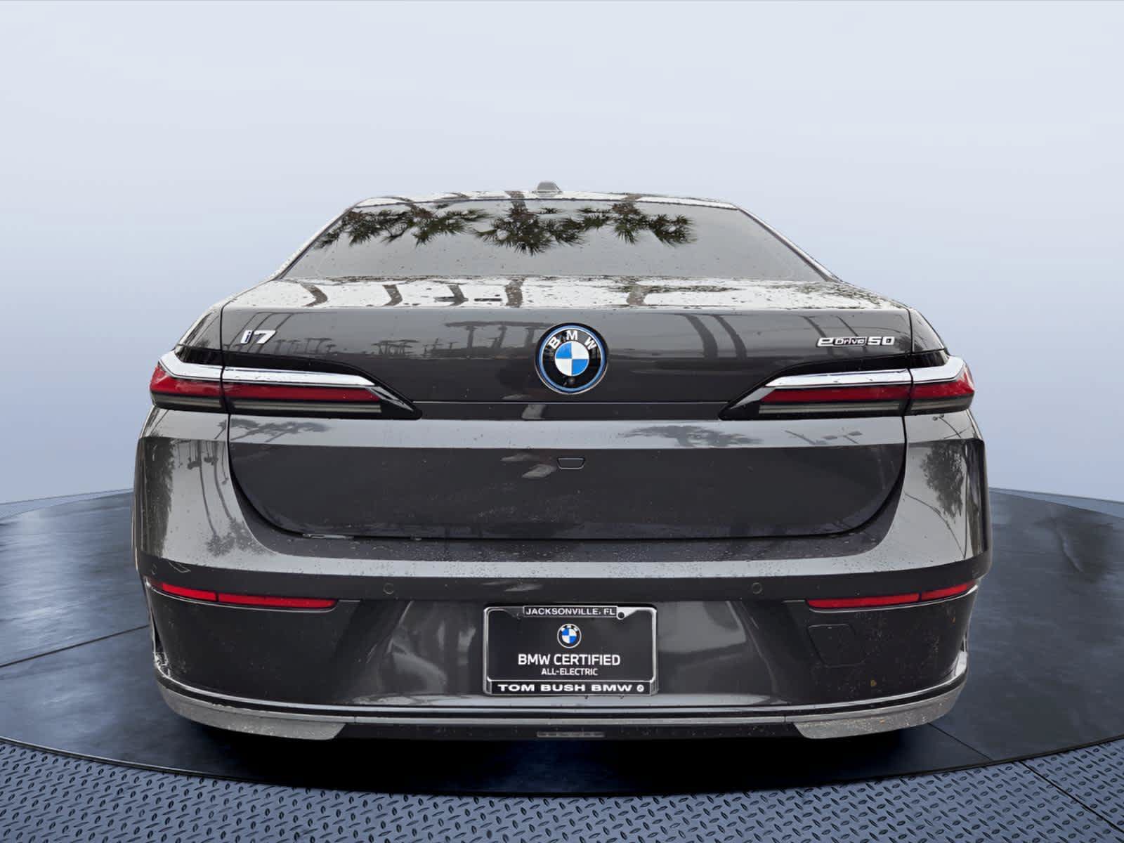 Used 2024 BMW i7 eDrive50 w/ Premium Package RWD image 4