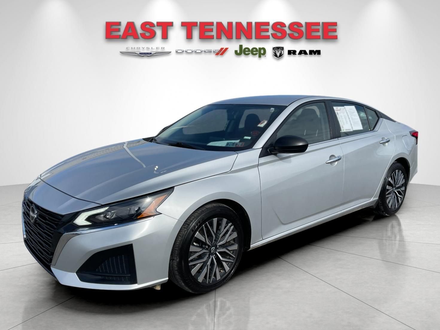 Used 2024 Nissan Altima 2.5 SV image 7