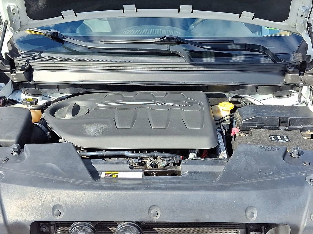 Used 2017 Jeep Cherokee Overland w/ Technology Group image 29