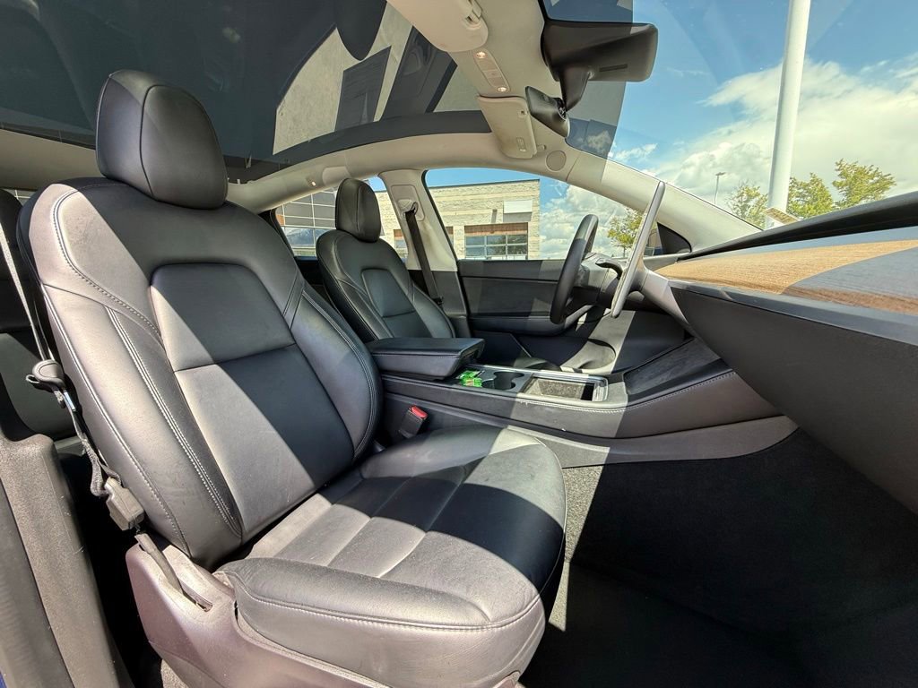 Used 2022 Tesla Model Y Long Range AWD/4WD image 25