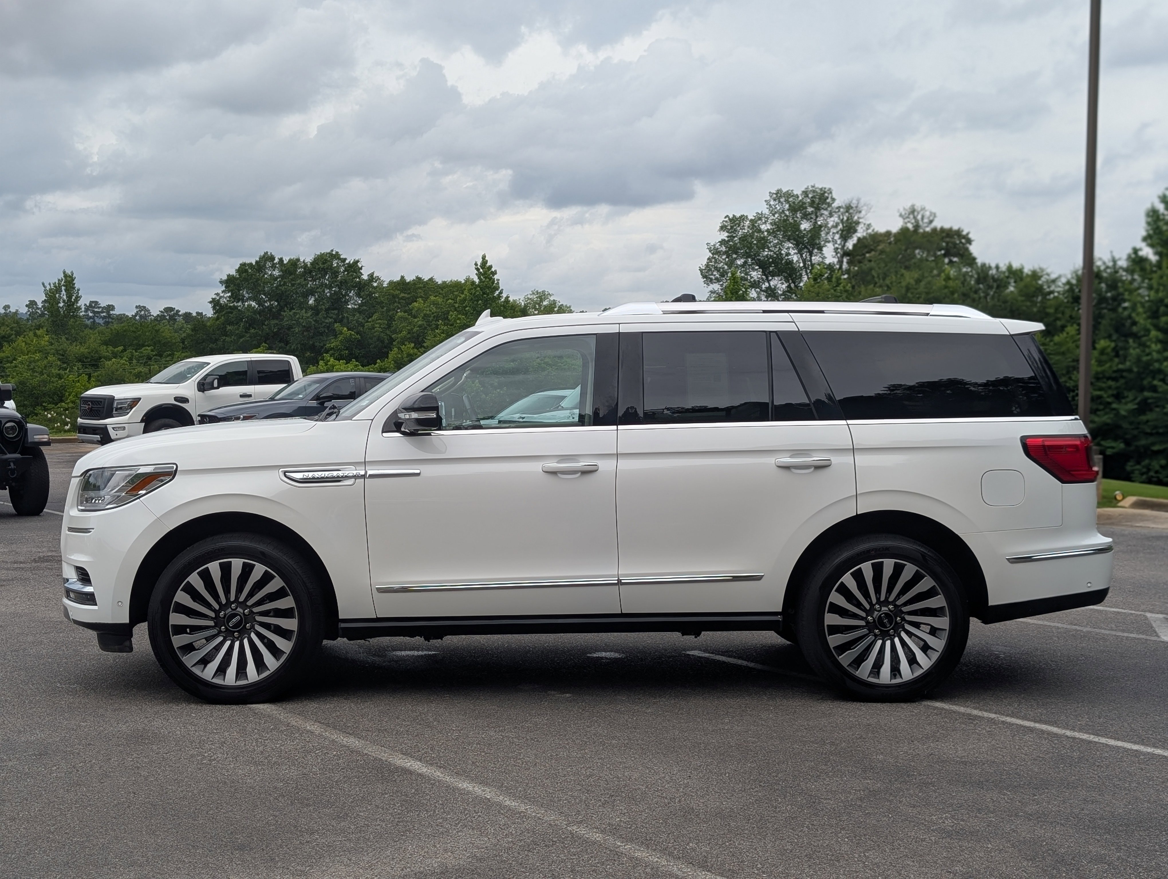 Used 2021 Lincoln Navigator Reserve w/ Luxury Package RWD image 3