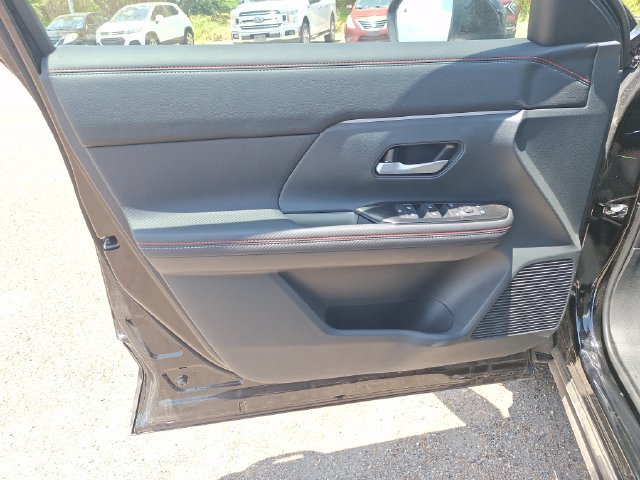 New 2026 Nissan Kicks SR w/ Cold Weather Package FWD image 10