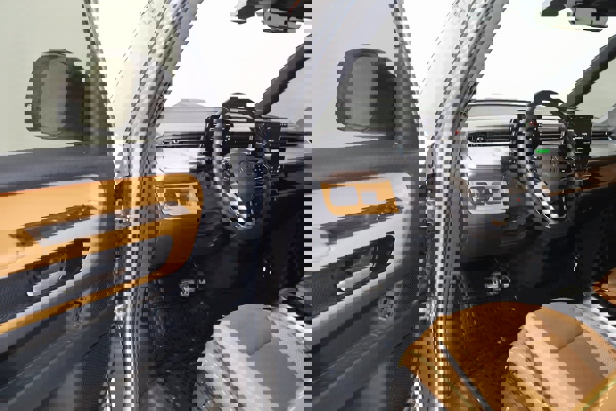 Used 2025 Volkswagen ID. Buzz Pro S image 57