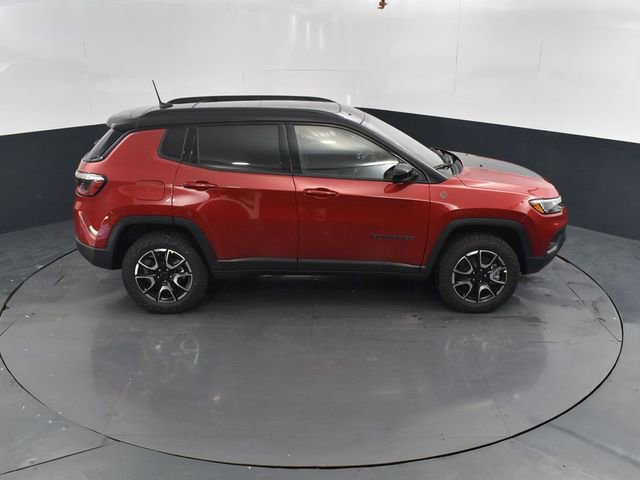 New 2026 Jeep Compass Trailhawk w/ Sun, Sound & Navigation Group AWD/4WD image 41