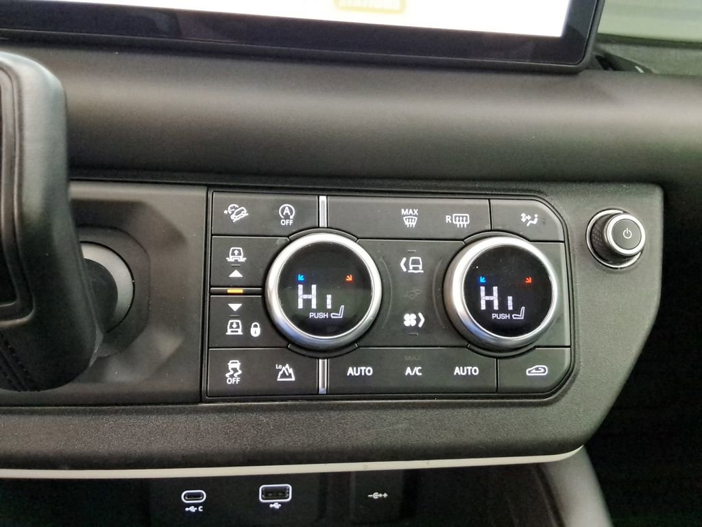 Used 2020 Land Rover Defender 110 HSE image 28