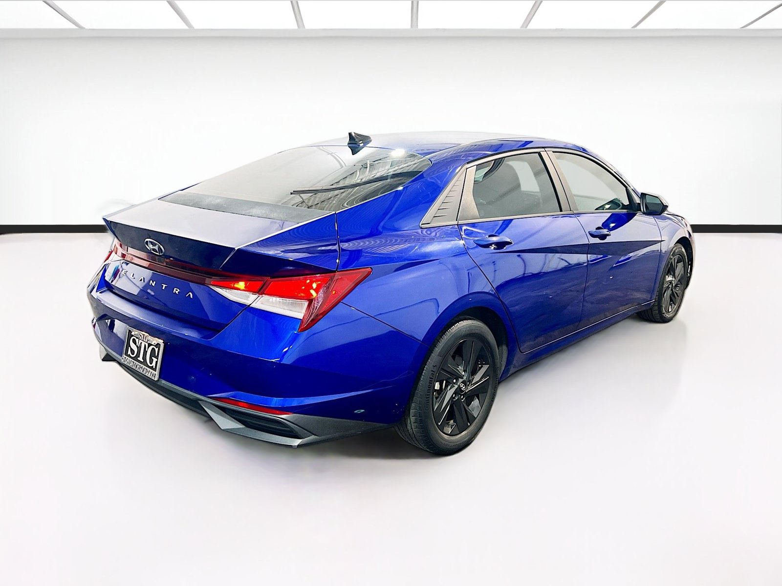Used 2021 Hyundai Elantra SEL w/ Convenience Package FWD image 4